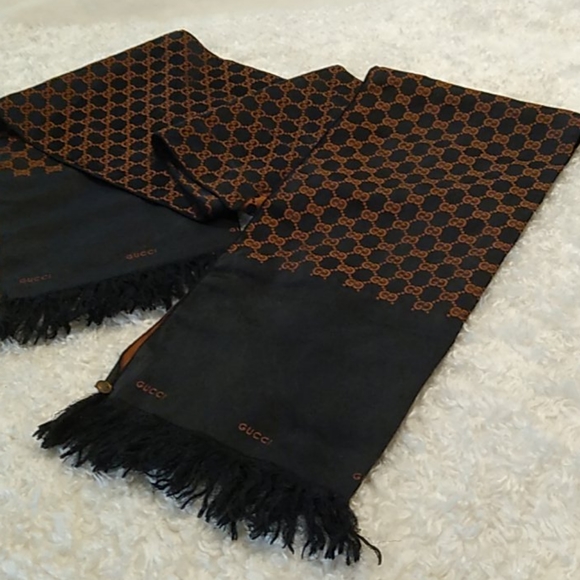 Vintage GUCCI 💯 Pure silk AUTH monogram scarf and a dust bag. - Picture 12 of 15